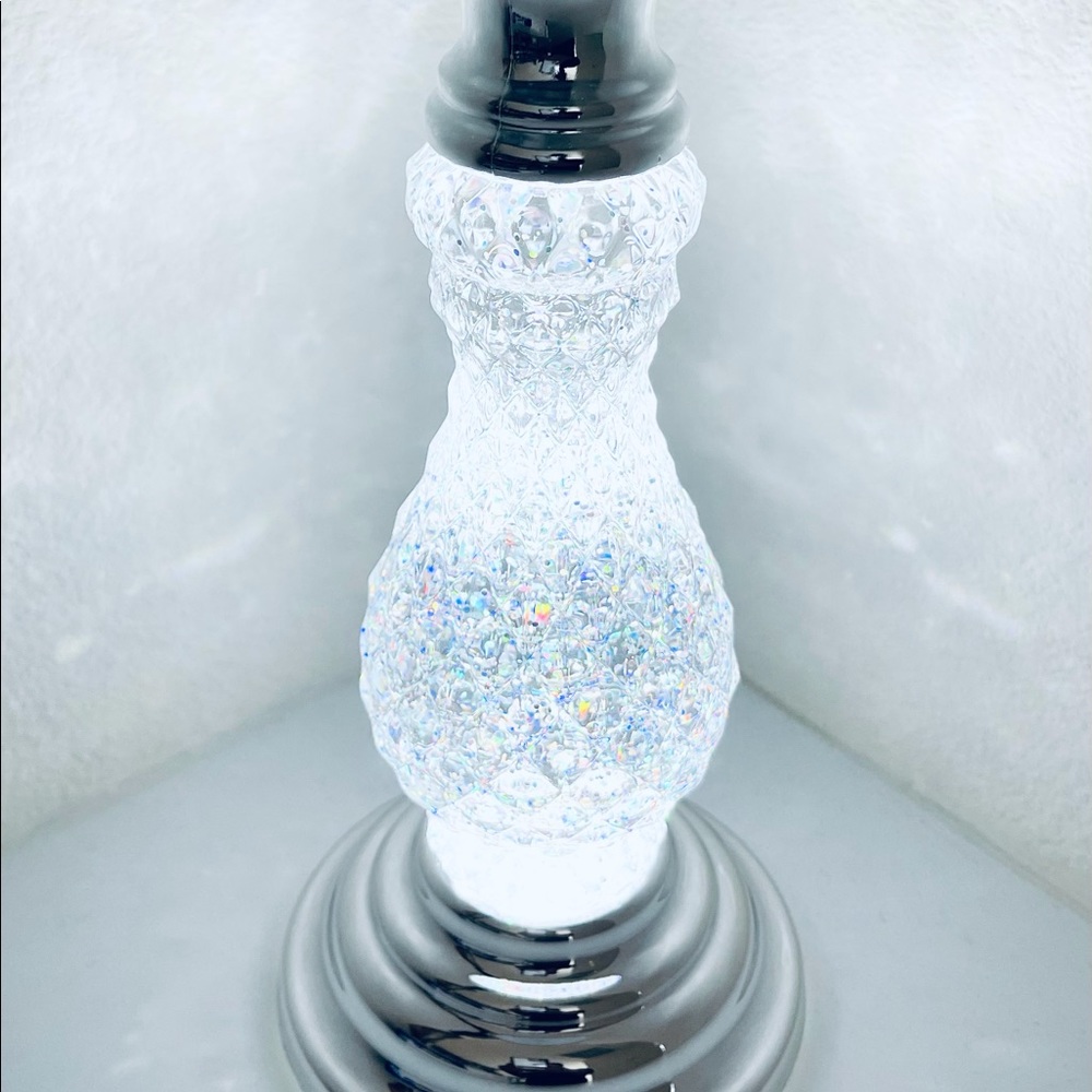 NEW - BATH & BODY WORKS Swirling Illuminating Light-Up Candle Holder